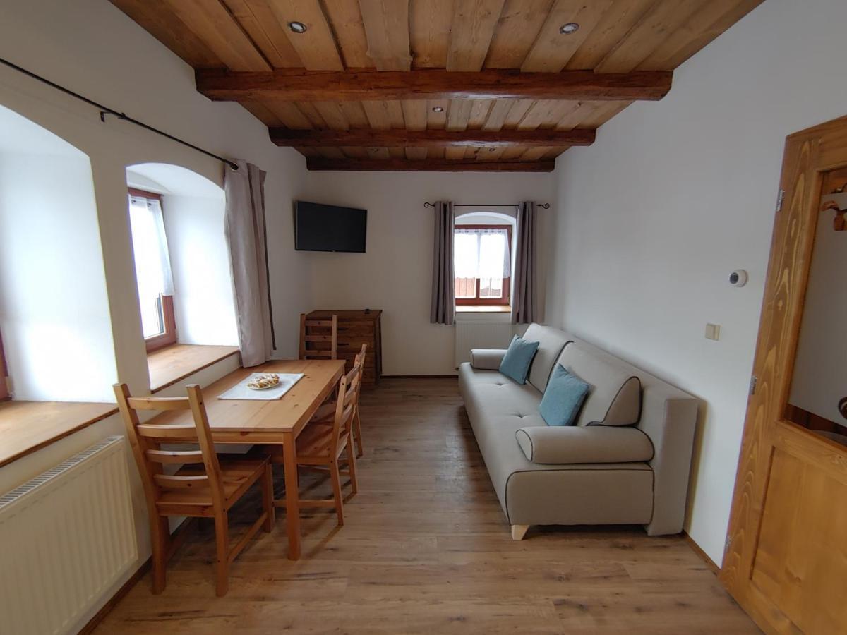 U Mikesu Apartment Vyšší Brod Екстериор снимка